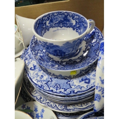 116 - TWO TRAYS OF ASSORTED CERAMICS TO INCLUDE BLUE/WHITE EXAMPLES