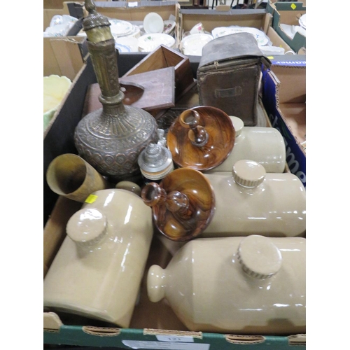 121 - A TRAY OF ASSORTED SUNDRIES TO INCLUDE TREEN CANDLESTICKS