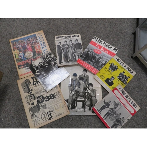 137 - A BOX OF MUSIC MEMORABILIA TO INCLUDE POSTERS MAGAZINES ETC