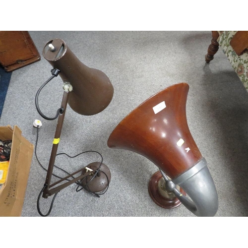 140 - A VINTAGE GRAMOPHONE SPEAKER TOGETHER WITH A VINTAGE ANGLEPOISE LAMP (2)