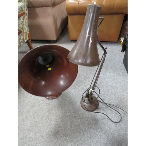 140 - A VINTAGE GRAMOPHONE SPEAKER TOGETHER WITH A VINTAGE ANGLEPOISE LAMP (2)