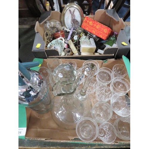 144 - A SMALL TRAY OF COLLECTABLE'S TOGETHER WITH A SMALL TRAY OF GLASS TO INCLUDE A SODA SYPHON (2)