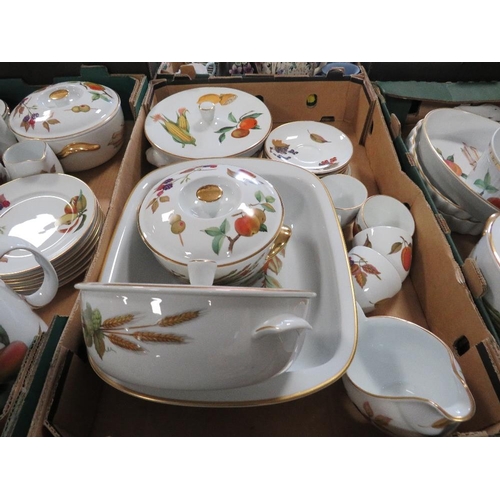 152 - THREE TRAYS OF ROYAL WORCESTER EVESHAM