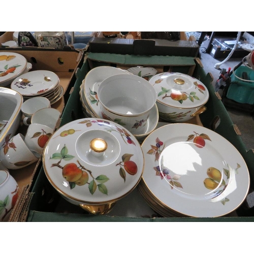 152 - THREE TRAYS OF ROYAL WORCESTER EVESHAM