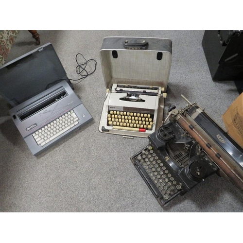 156 - THREE VINTAGE TYPEWRITER'S TO INCLUDE A ROYAL EXAMPLE