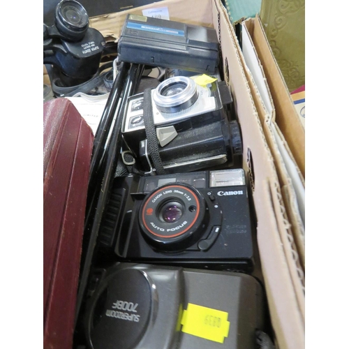 169 - A TRAY OF VINTAGE CAMERAS, BINOCULARS ETC