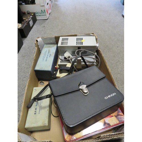 188 - A TRAY OF COLLECTABLE'S TO INCLUDE A PROJECTOR AND A SUPER 8 CAMERA