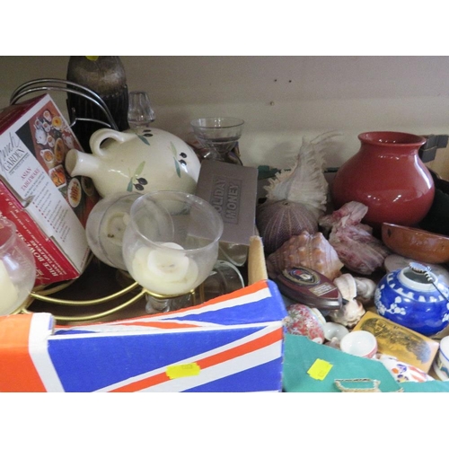 197 - TWO TRAY OF SUNDRIES TO INCLUDE SEA SHELLS