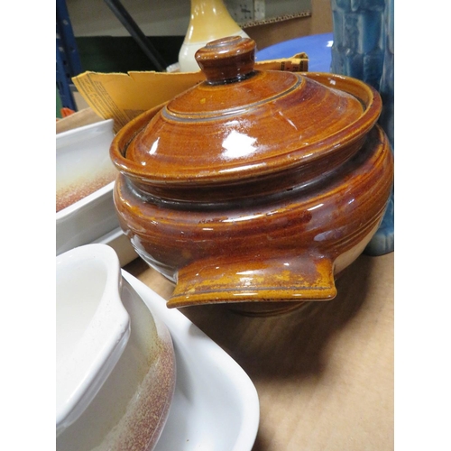 198 - THREE TRAYS OF ASSORTED CERAMICS