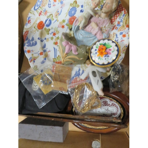 203 - A TRAY OF COLLECTABLE'S TO INCLUDE ORIENTAL TEA TABLET