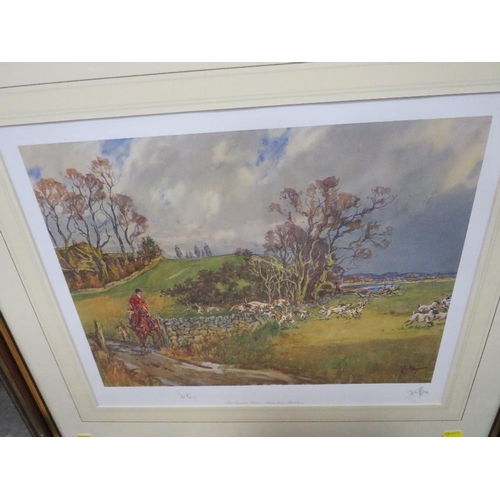 25 - A COLLECTION OF FIVE WATERCOLOURS AND PRINTS TO INCLUDE A JOHN KING SIGNED HUNTING PRINT