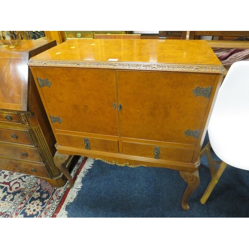 792 - A REPRODUCTION WALNUT DRINKS CABINET ON CABRIOLE LEGS - W 85 CM