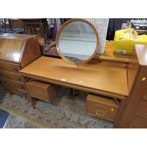 800 - A MID CENTURY 'McINTOSH' TEAK DRESSING TABLE - W 114 CM