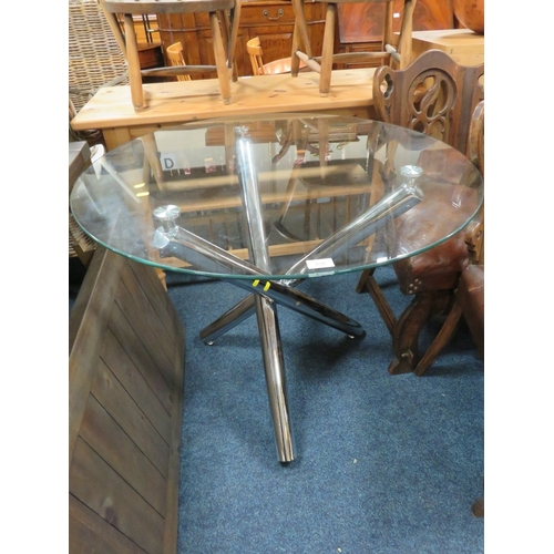 830 - A MODERN GLASS / CHROME CIRCULAR TABLE