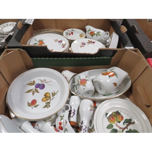 102 - TWO TRAYS OF ROYAL WORCESTER CERAMICS TO INCLUDE EVESHAM