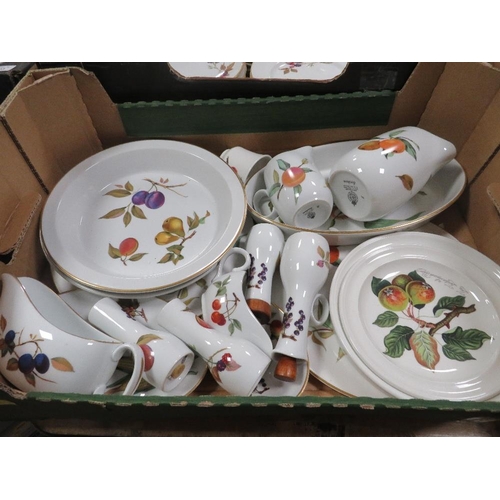 102 - TWO TRAYS OF ROYAL WORCESTER CERAMICS TO INCLUDE EVESHAM