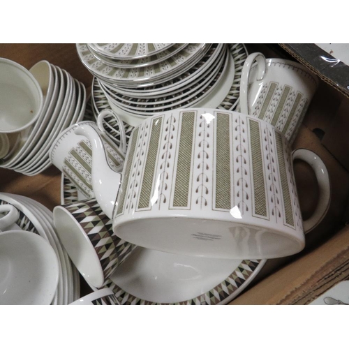 103 - TWO TRAYS OF CERAMICS TO INCLUDE WEDGWOOD QUEENS WARE , WEDGWOOD SUSIE COOPER DESIGN ETC