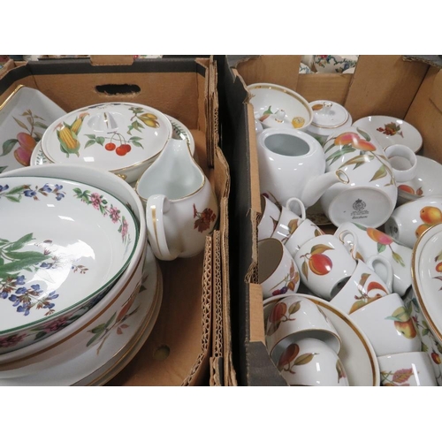 147 - TWO TRAYS OF ASSORTED CERAMICS TO INCLUDE EVESHAM AND PORTMEIRION