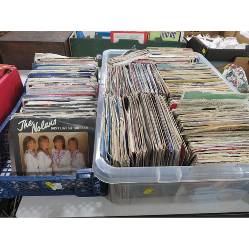 152 - TWO TRAYS OF PICTURE SLEEVES 7