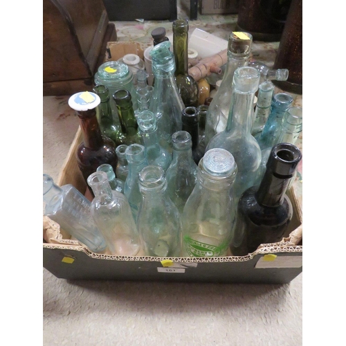 161 - A TRAY OF ANTIQUE AND LATER COLLECTABLE GLASS BOTTLES, STONEWARE BOTTLES ETC