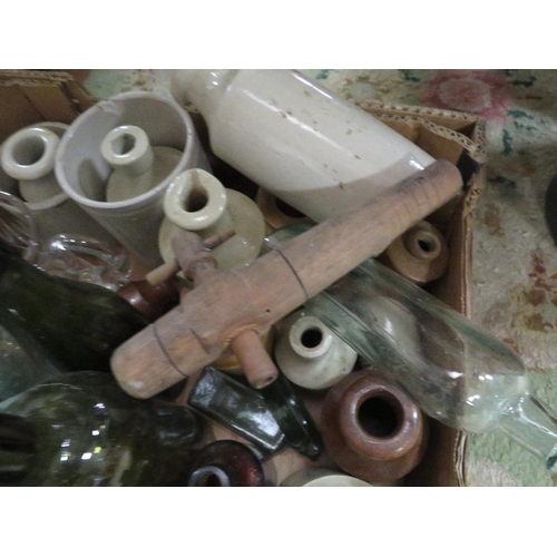 161 - A TRAY OF ANTIQUE AND LATER COLLECTABLE GLASS BOTTLES, STONEWARE BOTTLES ETC