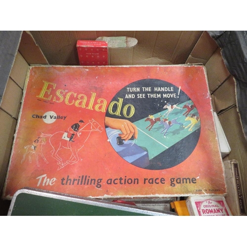 163 - A TRAY OF VINTAGE GAMES AND ACCESSORIES TO INCLUDE ESCALADO A/F