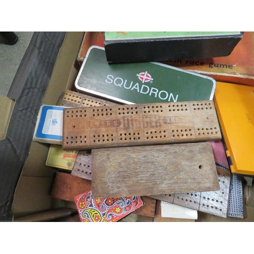 163 - A TRAY OF VINTAGE GAMES AND ACCESSORIES TO INCLUDE ESCALADO A/F