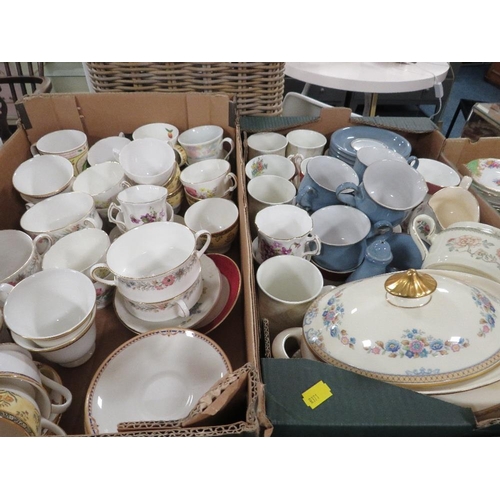 174 - FOUR TRAYS OF CERAMICS TO INCLUDE A SHELLY DRAINER, AYNSLEY ORCHARD GOLD PLATE ETC