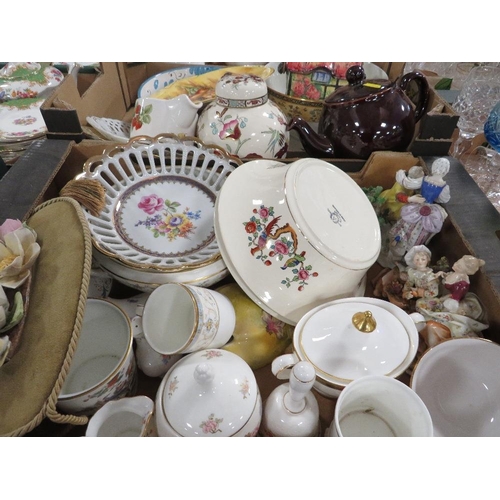 174 - FOUR TRAYS OF CERAMICS TO INCLUDE A SHELLY DRAINER, AYNSLEY ORCHARD GOLD PLATE ETC