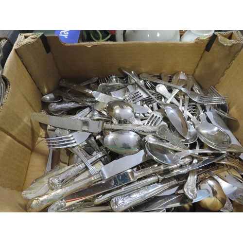 181 - TWO TRAYS OF ASSORTED METAL WARE TO INCLUDE KING'S PATTERN CUTLERY ETC