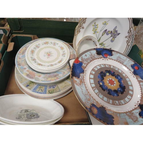 191 - TWO TRAYS OF ASSORTED CERAMICS TO INCLUDE ROYAL DORCHESTER PLATES MARKED AS SECONDS AND GILDED COALP... 