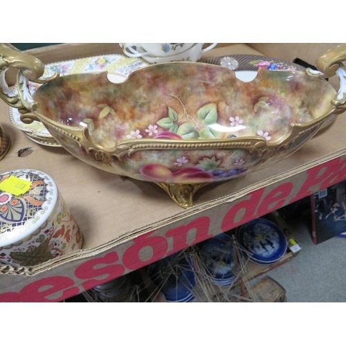 192 - A TRAY OF ASSORTED FLORAL SPODE PLATES, VASES, PLATES ETC