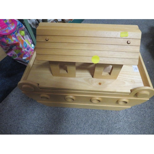 196 - A WOODEN CHILD'S NOAH ARKS TOGETHER WITH OTHER TOYS