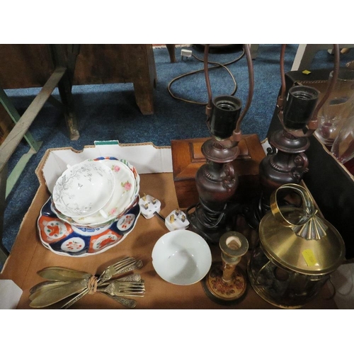 197 - A TRAY OF SUNDRIES TO INCLUDE A FRUIT WOOD TWO SECTION TEA CADDY