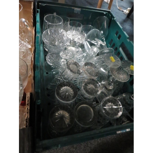 198 - TWO TRAY OF ASSORTED GLASSWARE TO INCLUDE JUGS, WINE GLASSES ETC