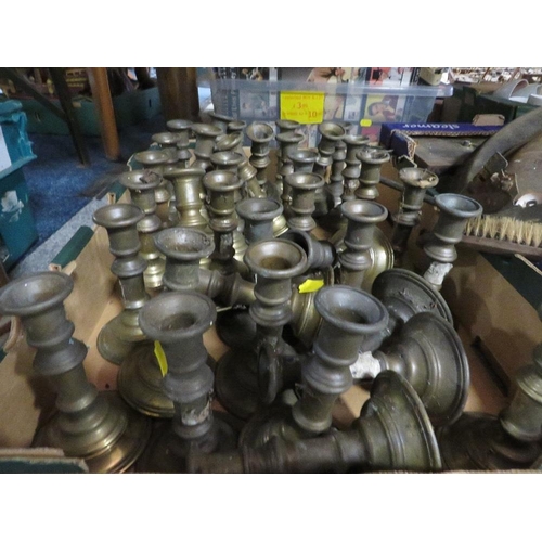 199 - A TRAY OF ASSORTED GUILT METAL CANDLESTICKS