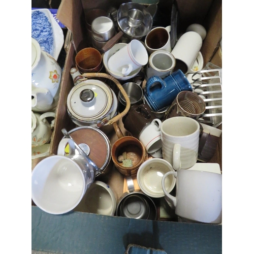 207 - FOUR TRAYS OF ASSORTED CERAMICS AND SUNDRIES