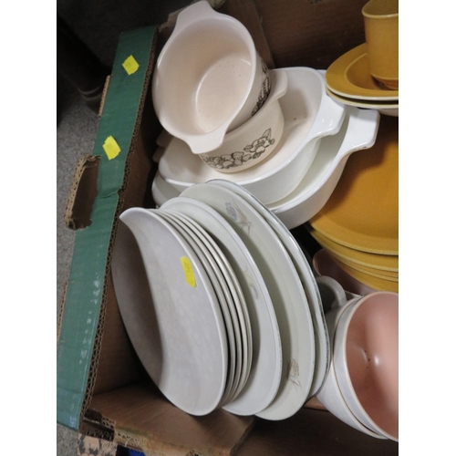 208 - A TRAY OF MOSTLY ROYAL COPENHAGEN CHRISTMAS PLATES TOGETHER WITH A TRAY OF CUPS, PLATES ETC (2)