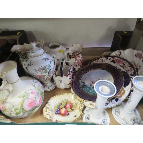 219 - A TRAY OF ASSORTED CERAMICS TO INCLUDE MANDALAY, AYNSLEY, SPODE ETC