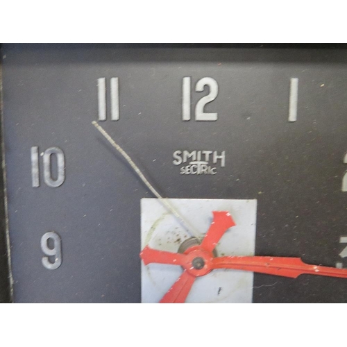 248 - A VINTAGE CRAVEN A SMITH SECTRIC NEVER VARY ELECTRIC ADVERTISING WALL CLOCK (UNCHECKED)