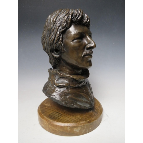 301 - A KEITH LEE SCULPTURE OF A  BUST OF A GENTLEMAN RAISED ON A WOODEN PLINTH APPROX HEIGHT 35 CM