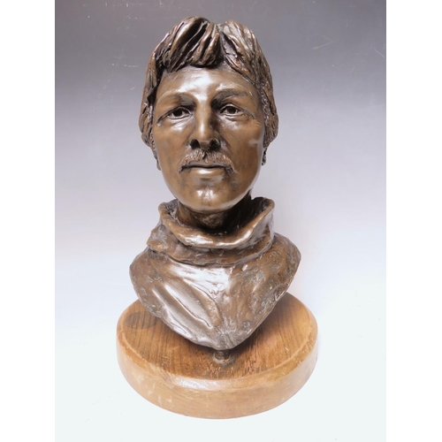 301 - A KEITH LEE SCULPTURE OF A  BUST OF A GENTLEMAN RAISED ON A WOODEN PLINTH APPROX HEIGHT 35 CM