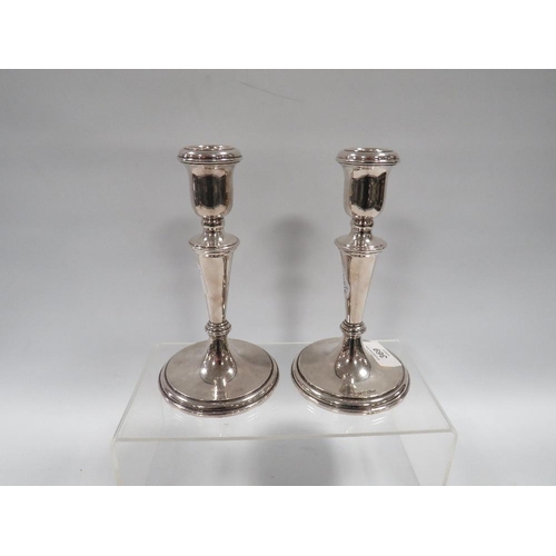 369 - A GOOD PAIR OF WEIGHTED HALLMARKED SILVER CANDLESTICKS H 17 CM