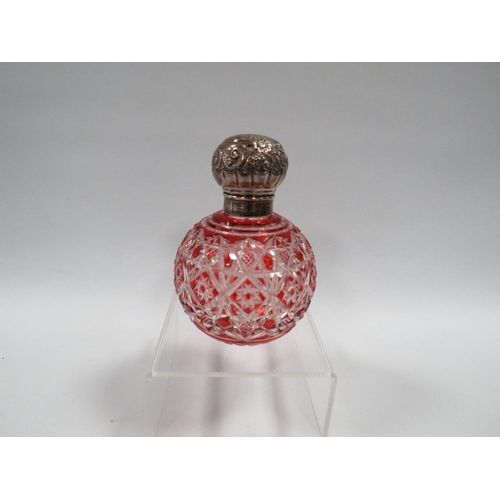 375 - A HALLMARKED SILVER TOPPED GLASS SCENT BOTTLE WITH RED OVERLAY - BIRMINGHAM 1899 MAKERS MARK E.S.J (... 