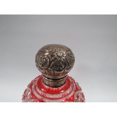 375 - A HALLMARKED SILVER TOPPED GLASS SCENT BOTTLE WITH RED OVERLAY - BIRMINGHAM 1899 MAKERS MARK E.S.J (... 