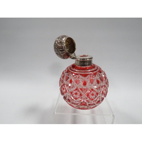 375 - A HALLMARKED SILVER TOPPED GLASS SCENT BOTTLE WITH RED OVERLAY - BIRMINGHAM 1899 MAKERS MARK E.S.J (... 