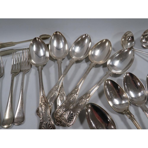 387 - A COLLECTION OF SILVERPLATED WARE TO INCLUDE KINGS PATTERN EXAMPLE