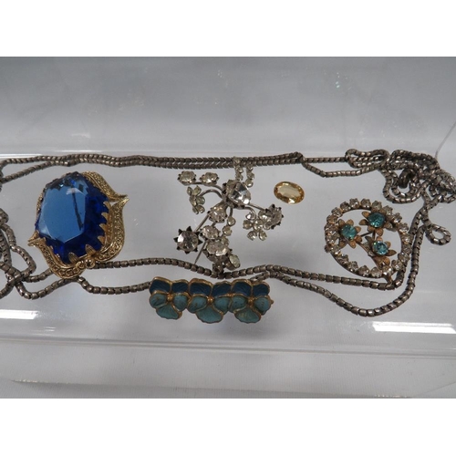 401 - VINTAGE COSTUME JEWELLERY TO INCLUDE MUFF CHAIN, CUFFLINK SET ETC