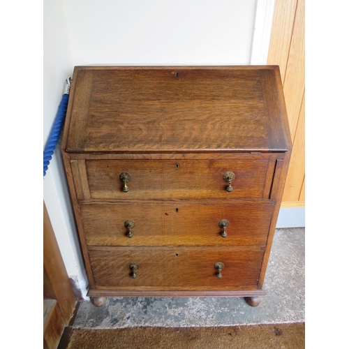 706 - A SMALL OAK 20TH CENTURY BUREAU