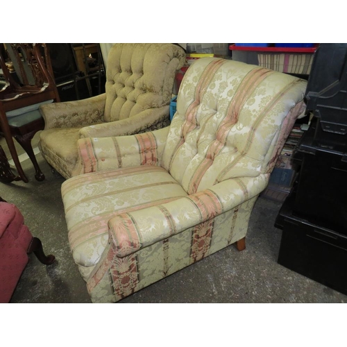 709 - A 'HOWARD & SONS' STYLE COUNTRY HOUSE ARMCHAIR